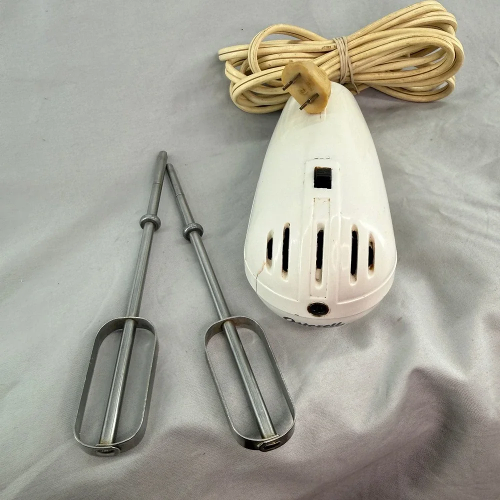 Vintage Osterett Model 400 Hand Mixer White Mid Century Modern Made in USA 55W